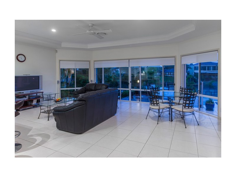 2118 Fernlea Close, Hope Island QLD 4212