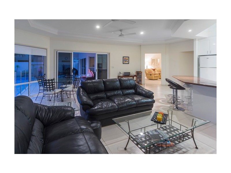 2118 Fernlea Close, Hope Island QLD 4212