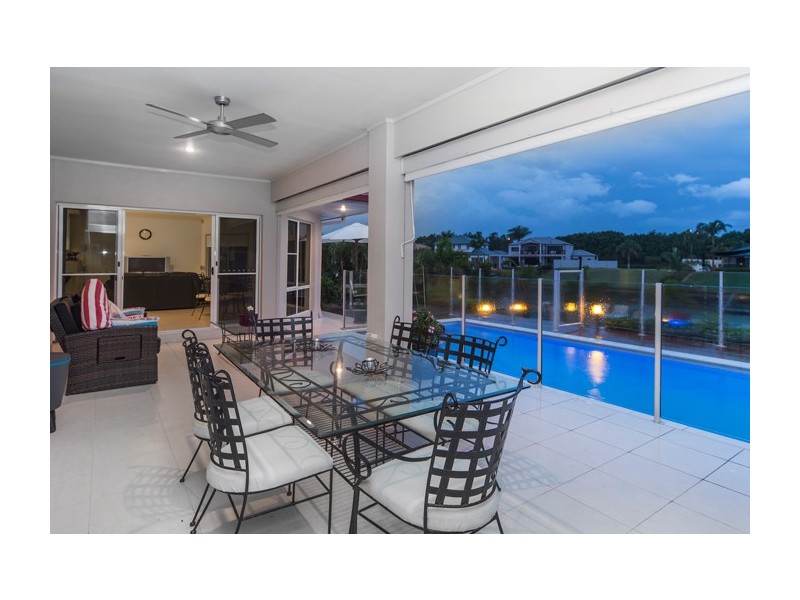 2118 Fernlea Close, Hope Island QLD 4212