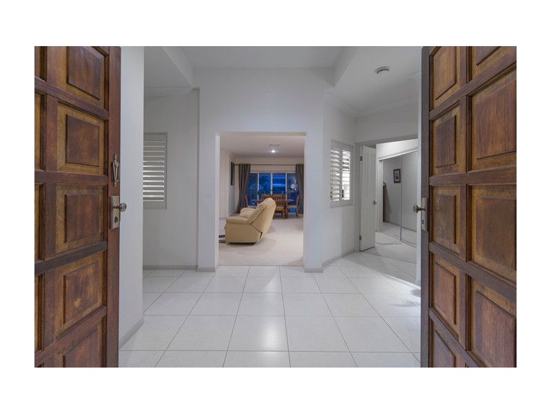 2118 Fernlea Close, Hope Island QLD 4212