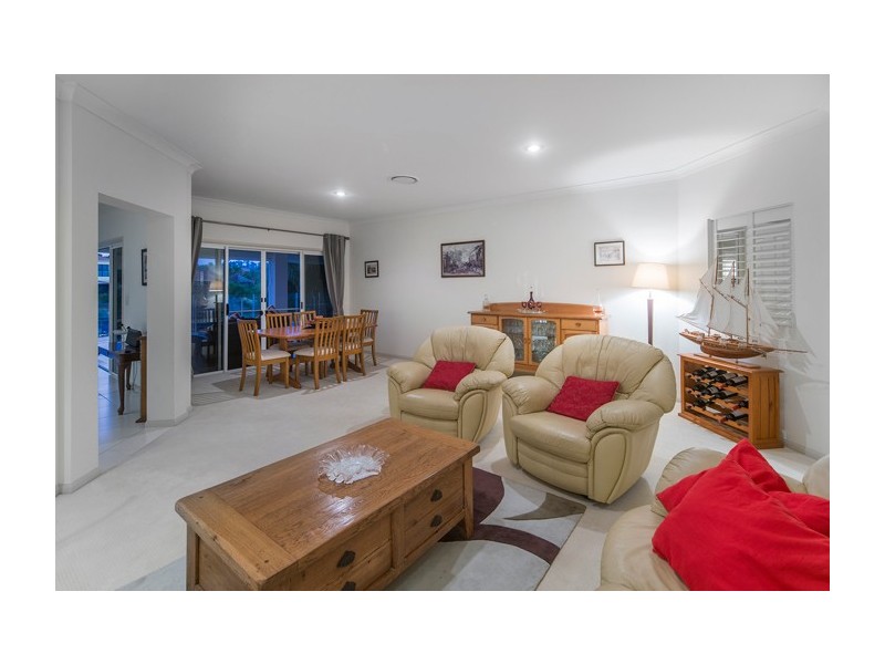 2118 Fernlea Close, Hope Island QLD 4212