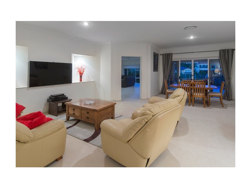 2118 Fernlea Close, Hope Island QLD 4212