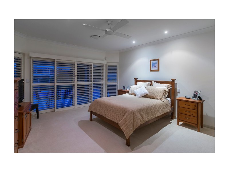 2118 Fernlea Close, Hope Island QLD 4212