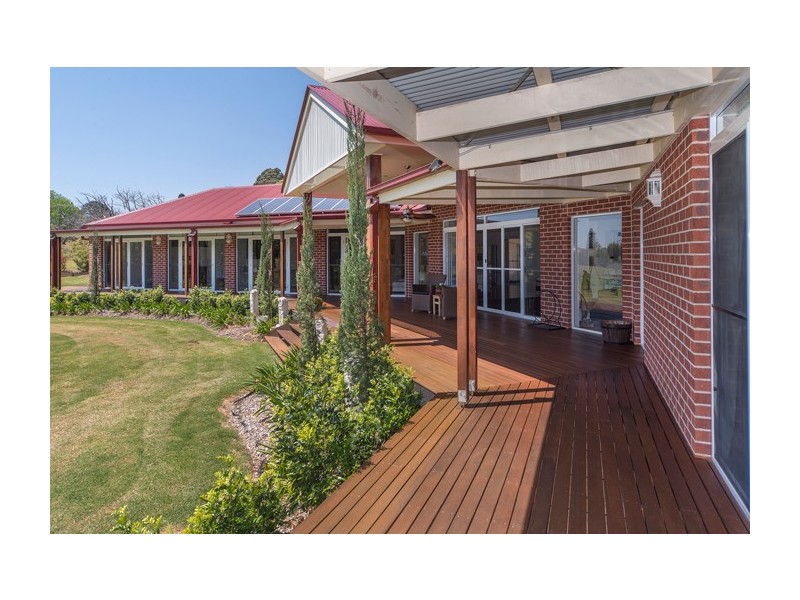 30 St Bernard Terrace, Tamborine Mountain QLD 4272