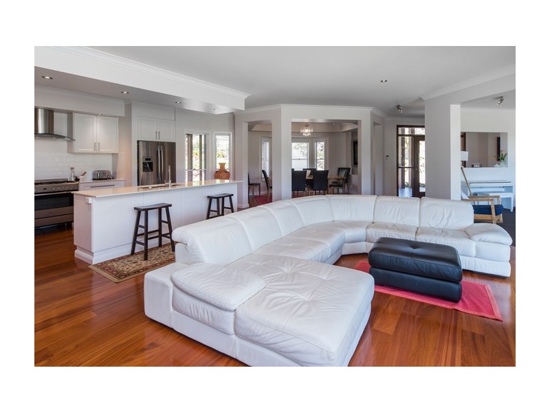 30 St Bernard Terrace, Tamborine Mountain QLD 4272