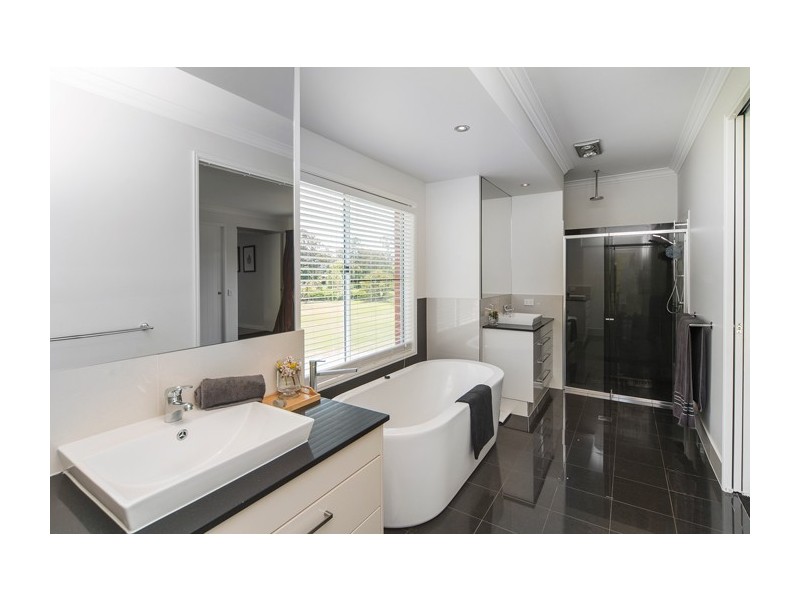 30 St Bernard Terrace, Tamborine Mountain QLD 4272