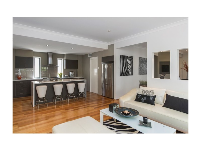 3 Fleetwood Court, Helensvale QLD 4212