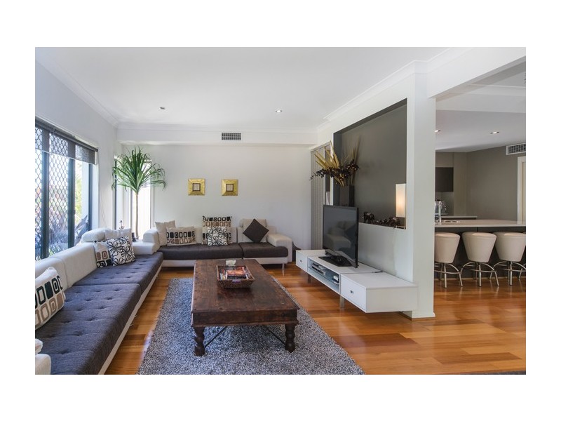 3 Fleetwood Court, Helensvale QLD 4212