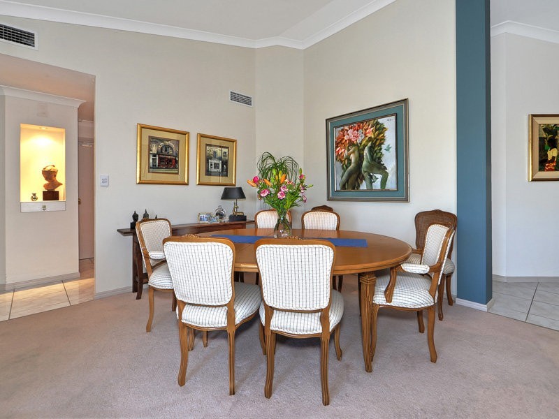 33 Glenwater Crescent, Helensvale QLD 4212