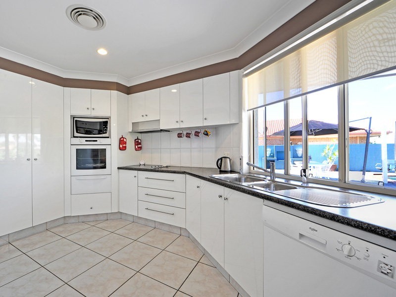 33 Glenwater Crescent, Helensvale QLD 4212