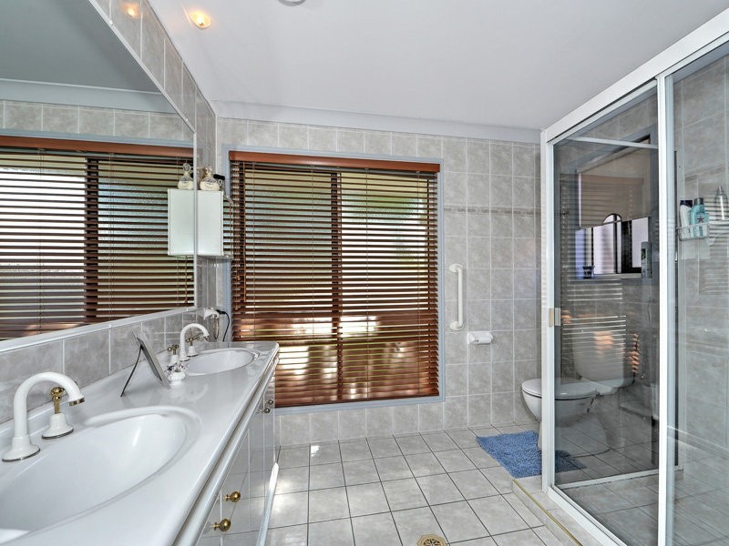 33 Glenwater Crescent, Helensvale QLD 4212