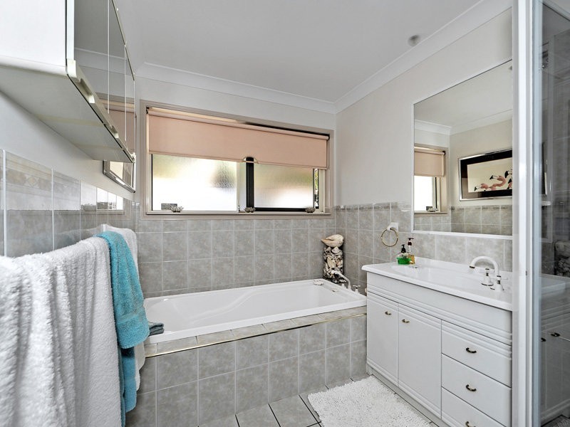 33 Glenwater Crescent, Helensvale QLD 4212