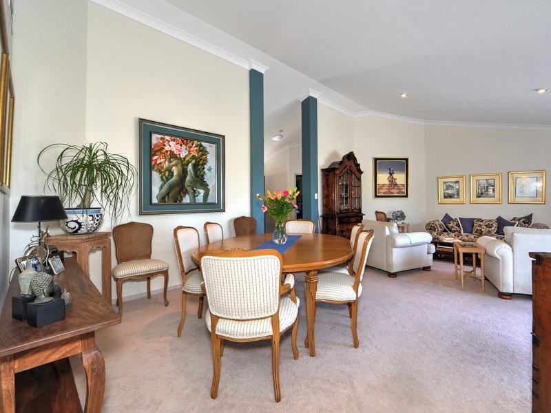 33 Glenwater Crescent, Helensvale QLD 4212