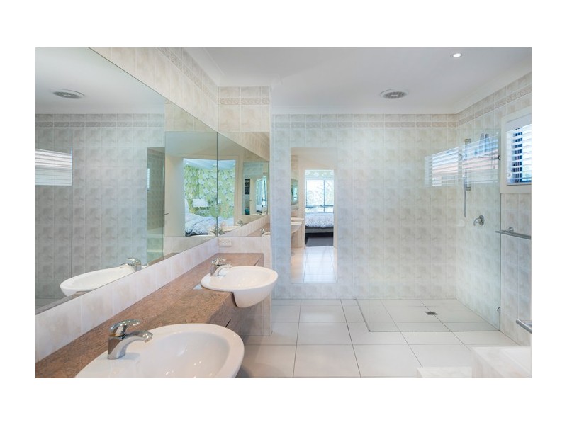 1646 Riverdale Court, Hope Island QLD 4212