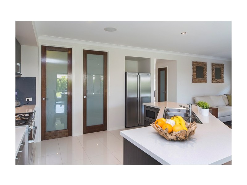 5 Azure Way, Hope Island QLD 4212