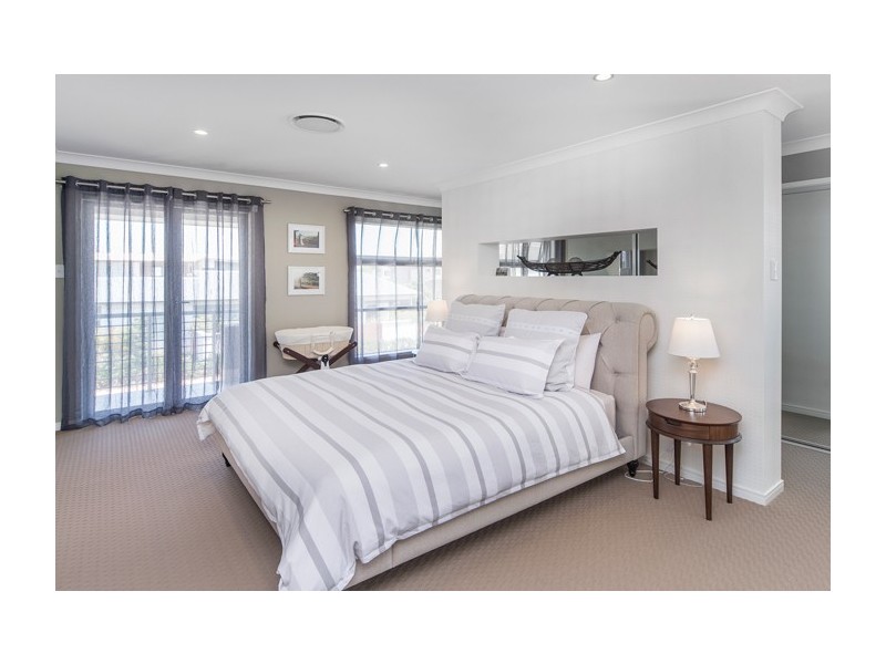 5 Azure Way, Hope Island QLD 4212