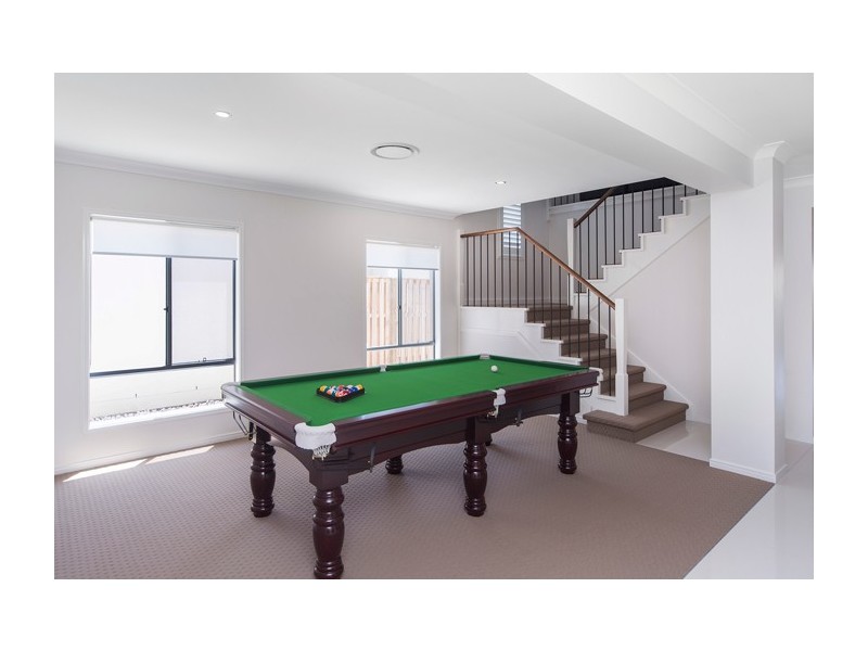 5 Azure Way, Hope Island QLD 4212