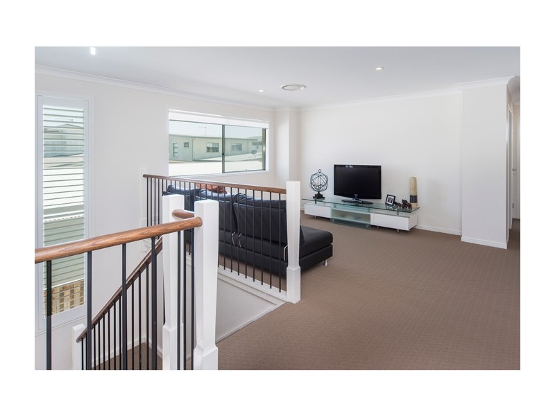 5 Azure Way, Hope Island QLD 4212