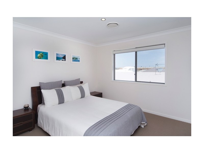 5 Azure Way, Hope Island QLD 4212