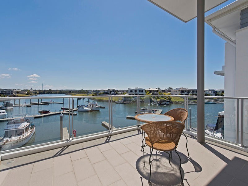 34 Onshore Place, Helensvale QLD 4212