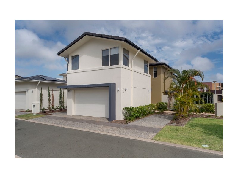 6011 Calardo Avenue, Hope Island QLD 4212