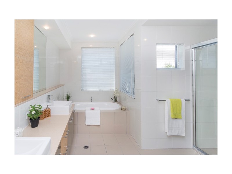 6011 Calardo Avenue, Hope Island QLD 4212