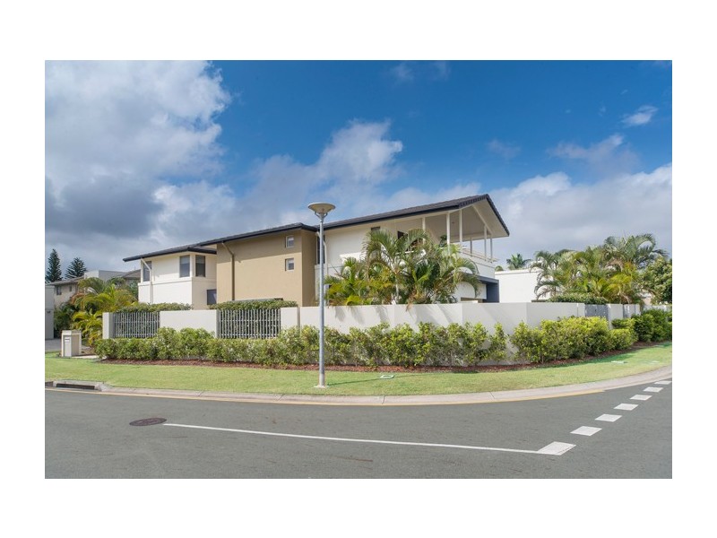 6011 Calardo Avenue, Hope Island QLD 4212