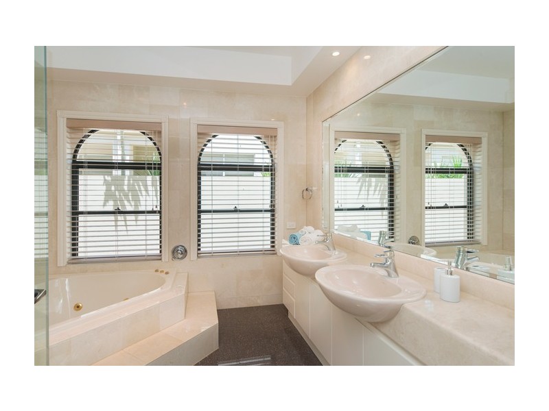 1109 Beechwood Drive, Hope Island QLD 4212