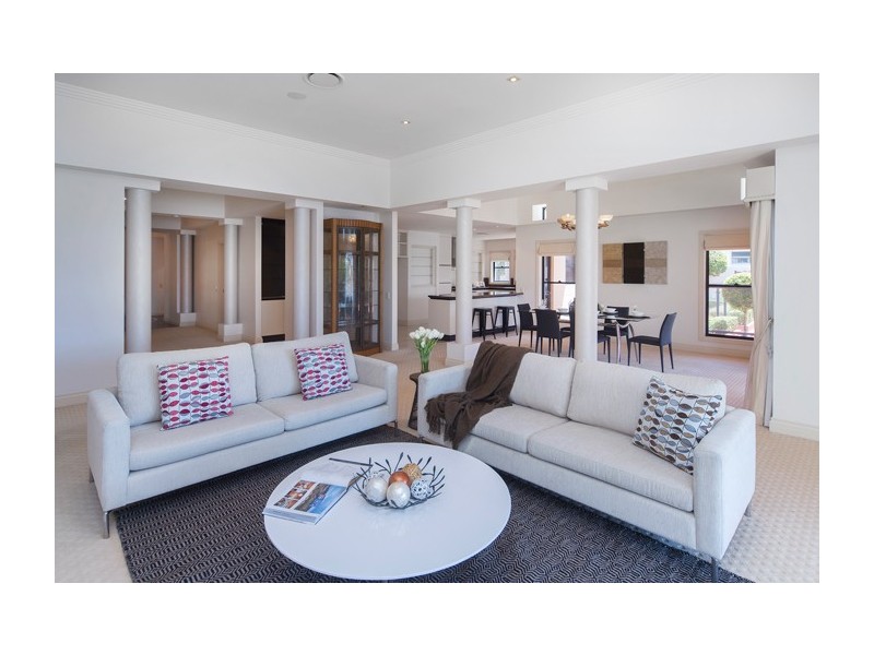 1109 Beechwood Drive, Hope Island QLD 4212