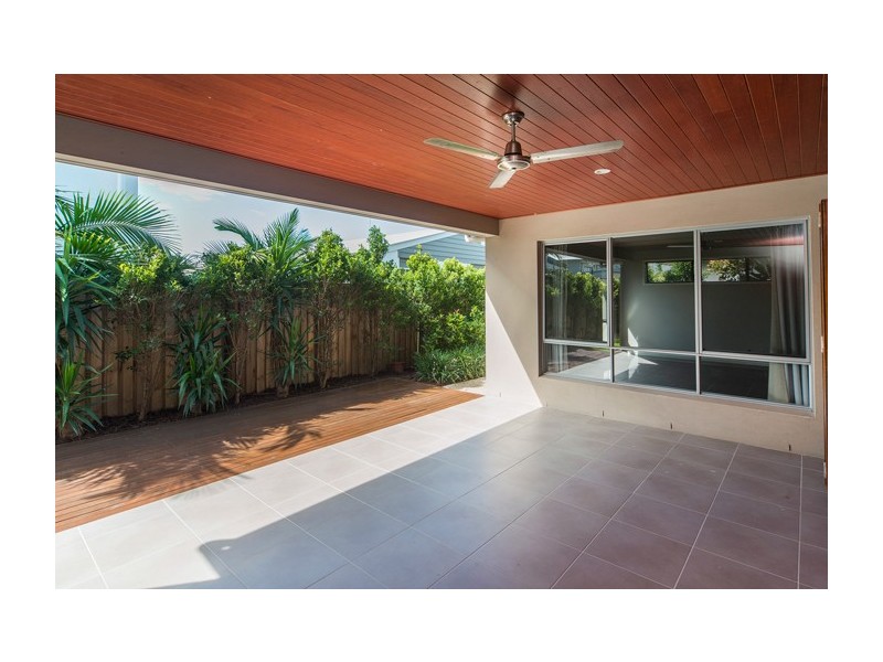 4 Flybridge Way, Hope Island QLD 4212
