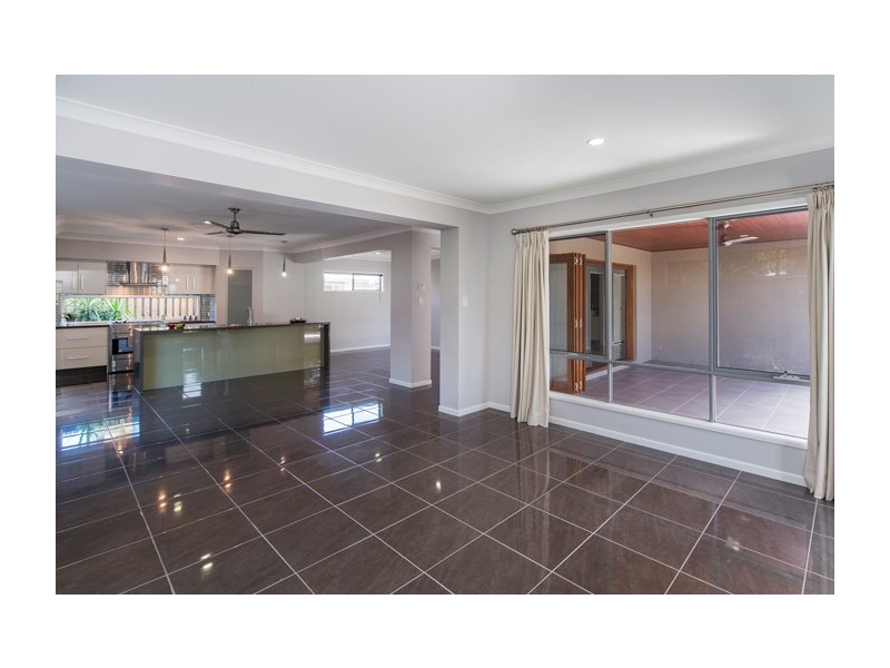 4 Flybridge Way, Hope Island QLD 4212