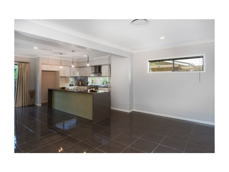 4 Flybridge Way, Hope Island QLD 4212