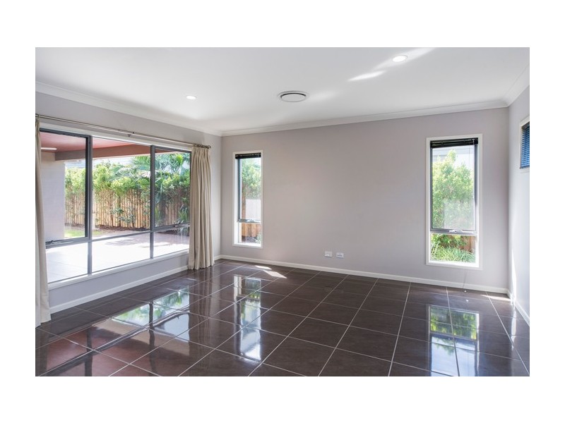4 Flybridge Way, Hope Island QLD 4212