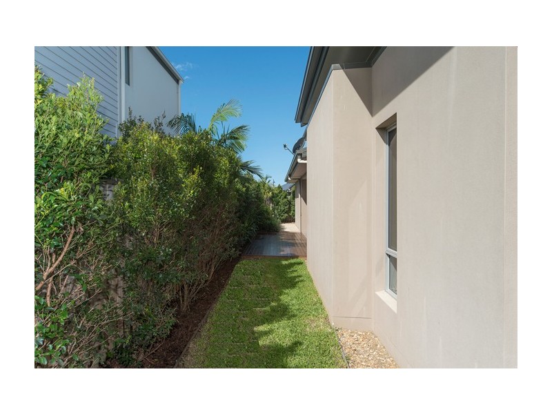 4 Flybridge Way, Hope Island QLD 4212