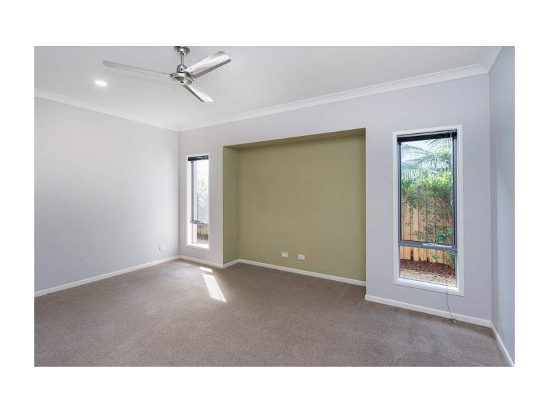 4 Flybridge Way, Hope Island QLD 4212