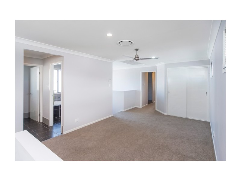 4 Flybridge Way, Hope Island QLD 4212
