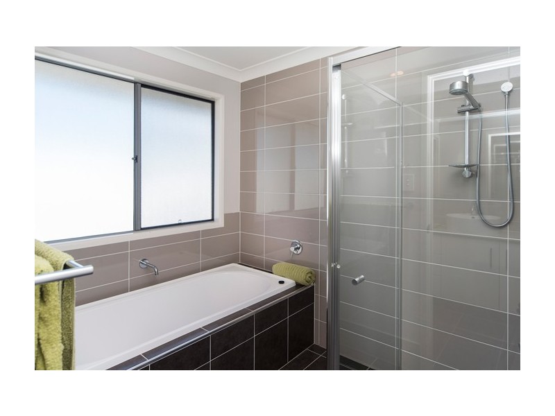 4 Flybridge Way, Hope Island QLD 4212