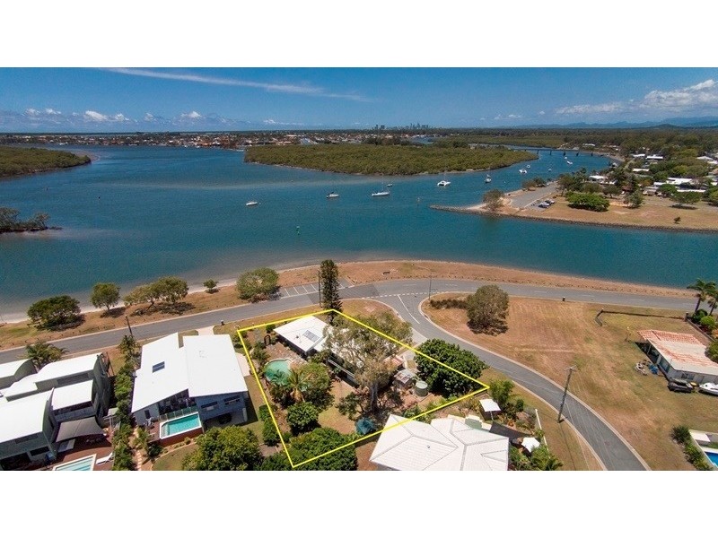 72 Boykambil Esplanade North, Hope Island QLD 4212