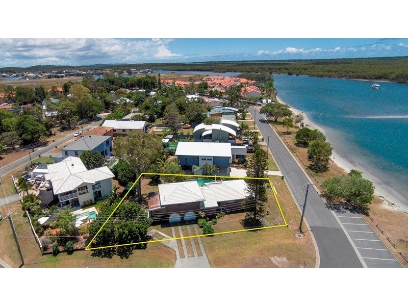 72 Boykambil Esplanade North, Hope Island QLD 4212