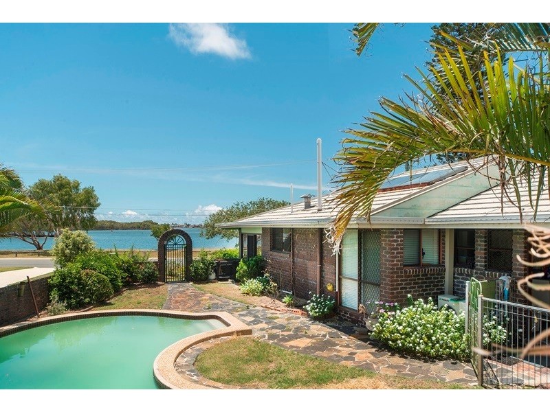 72 Boykambil Esplanade North, Hope Island QLD 4212