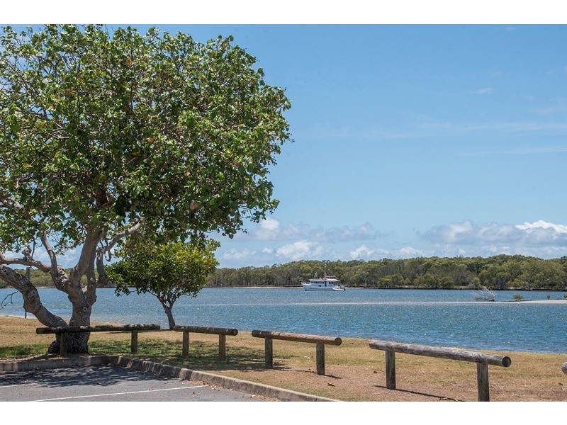 72 Boykambil Esplanade North, Hope Island QLD 4212