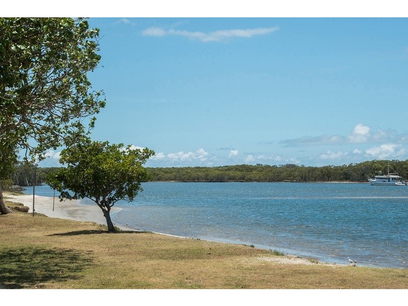 72 Boykambil Esplanade North, Hope Island QLD 4212