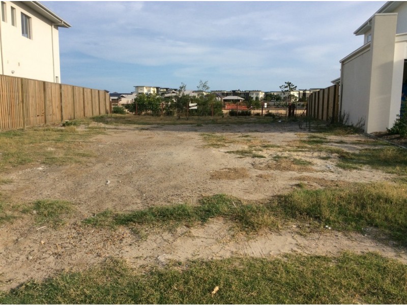 12 Spinnaker Way, Hope Island QLD 4212