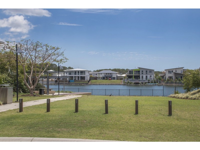 12 Spinnaker Way, Hope Island QLD 4212