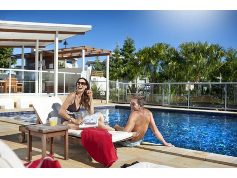 12 Spinnaker Way, Hope Island QLD 4212