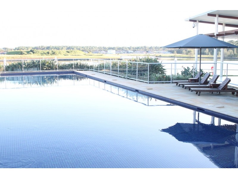 12 Spinnaker Way, Hope Island QLD 4212