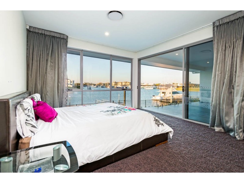 2211 Taromeo Court, Hope Island QLD 4212