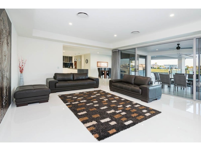 2211 Taromeo Court, Hope Island QLD 4212