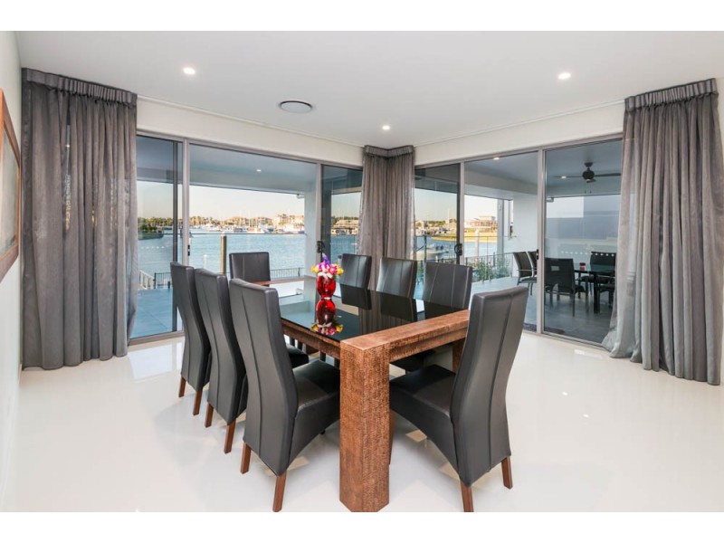 2211 Taromeo Court, Hope Island QLD 4212