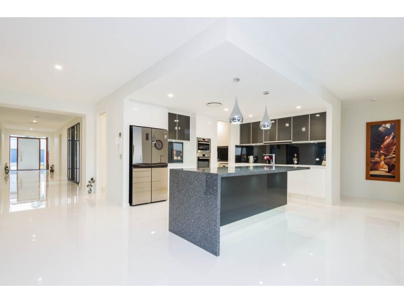 2211 Taromeo Court, Hope Island QLD 4212